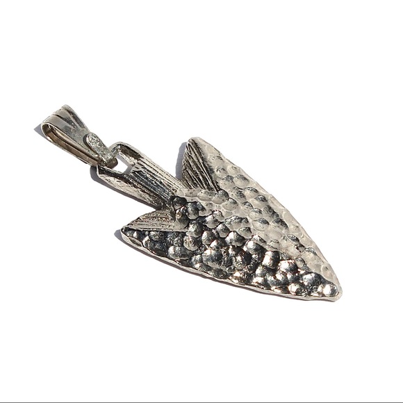 Vintage Arrowhead Pendant Abalone Shell Inlay Silver Tone Hammered Texture - Picture 3 of 4